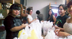 Food Pantry student volunteers