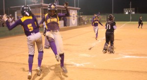 Lady 'Hounds celebrate