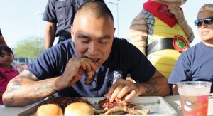 rib-eating contest pic2