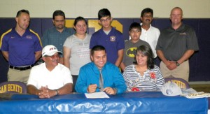 Daniel Garza signing