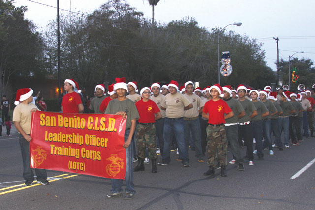 SB Christmas Parade pic4-12-12-12